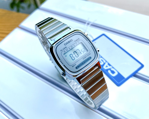 Casio LA670WA-7DF