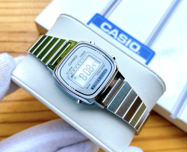 Casio LA670WA-7DF